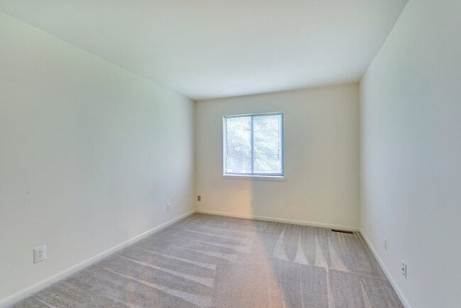 Building Photo - 306 Harvest Dr