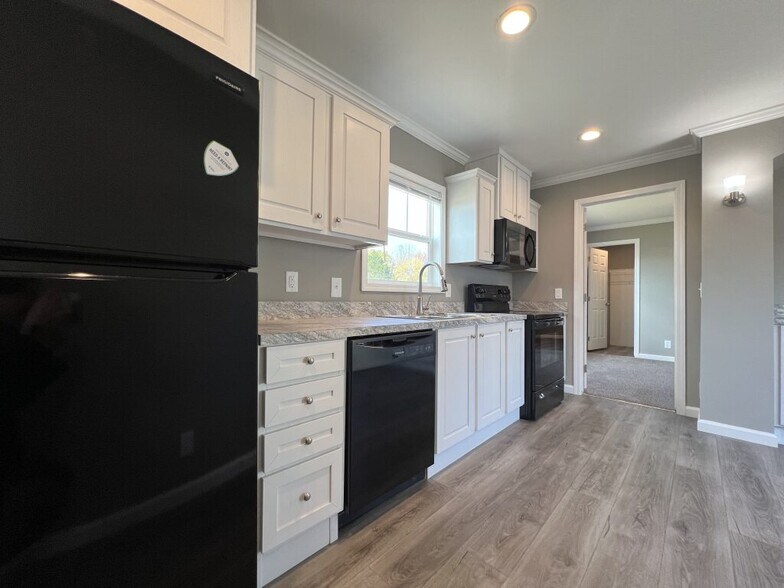 Primary Photo - 133 W Sourwood Dr