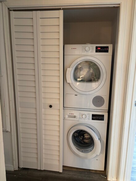 In unit laundry - 9100 Dr Martin Luther King Jr St N