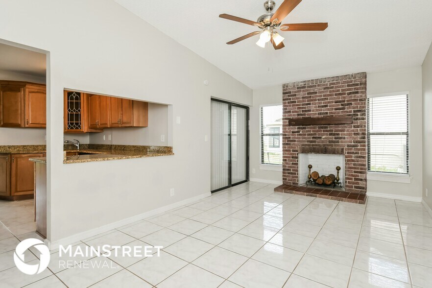 Building Photo - 820 E Flag Ln