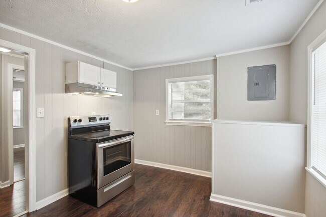 Building Photo - Large 2BR/2BA Eastside Savannah House For Rent