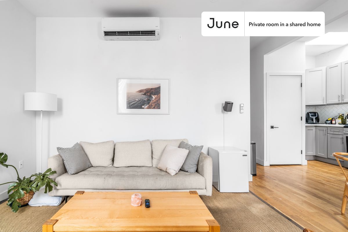 Building Photo - Room in Shared 5 bed/3 bath home