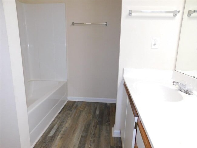 Building Photo - 13 Vista Ct