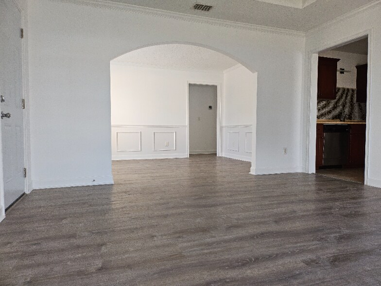 Building Photo - 105 Grandview Dr