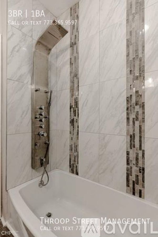 Building Photo - 6032 S St Lawrence Ave