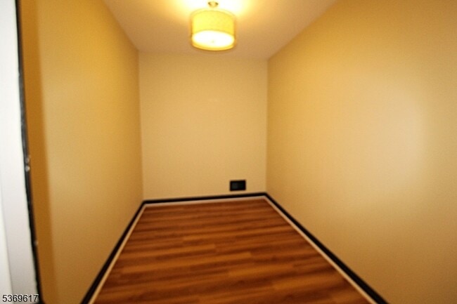 Building Photo - 11 Cypress Ln