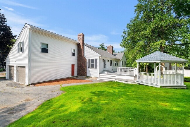 Building Photo - 10 Sumac Cir