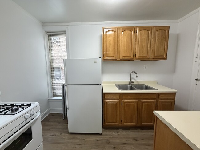 Building Photo - 5230 N Rockwell St