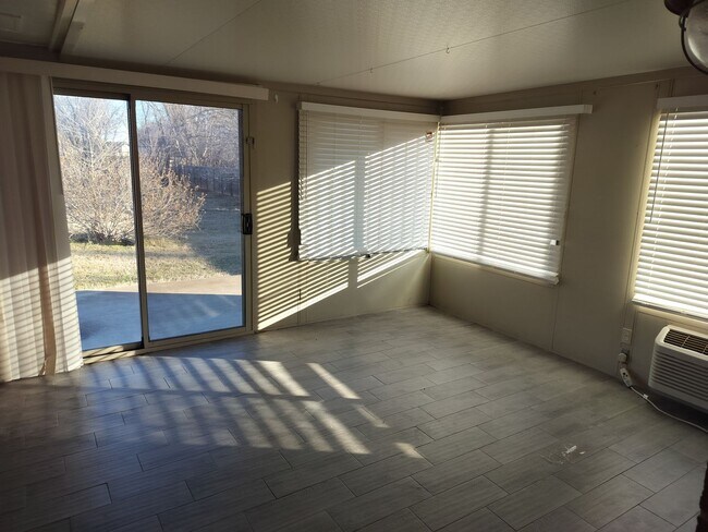 Building Photo - 3 Bedroom, 1 bathroom house in Edmond, OK with central heat and air