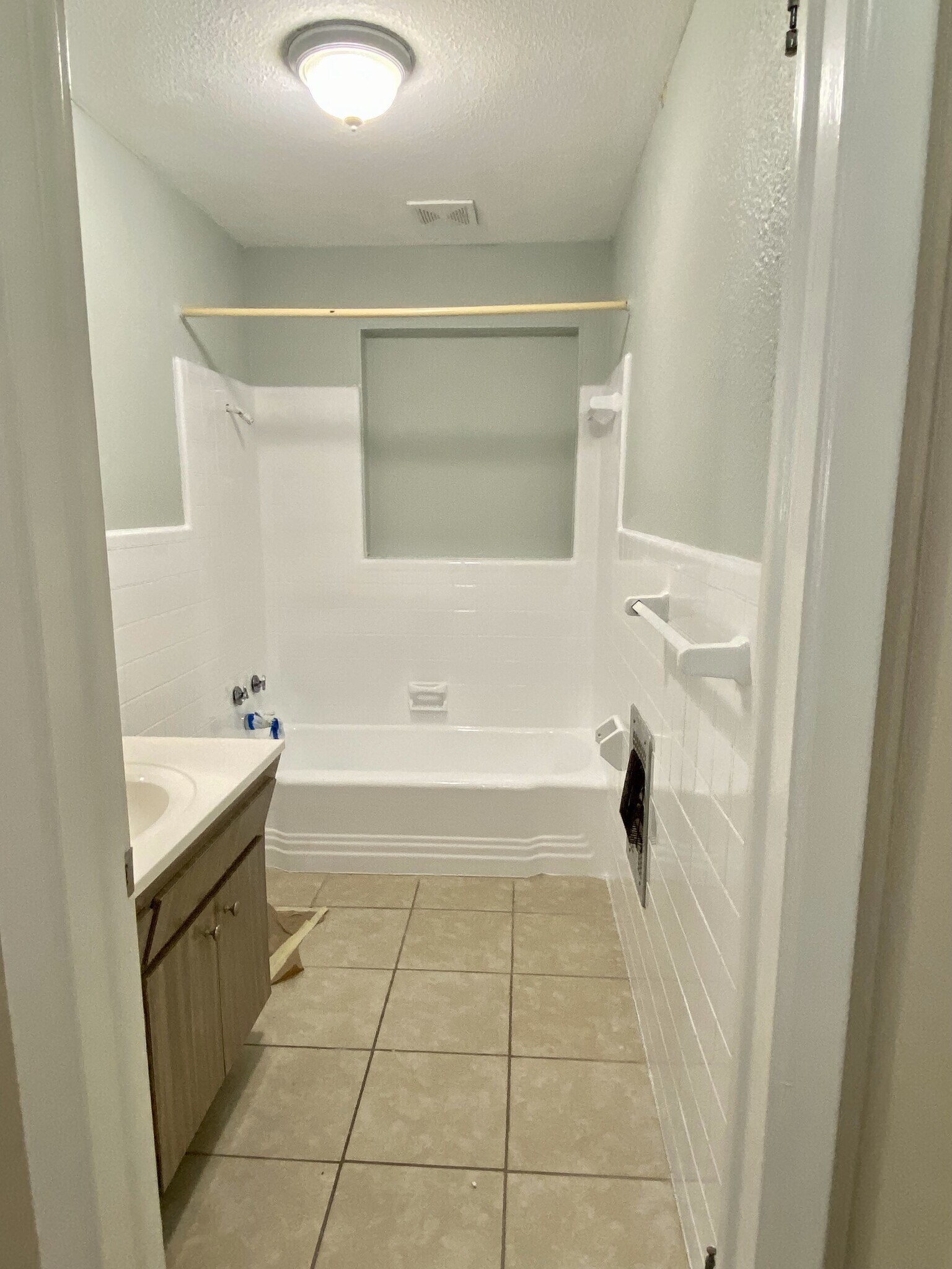 Building Photo - 1305 N Lotus Dr