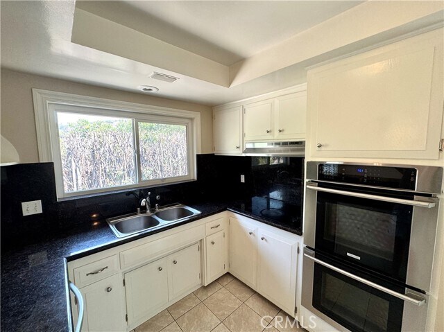 Building Photo - 2319 La Sierra Way