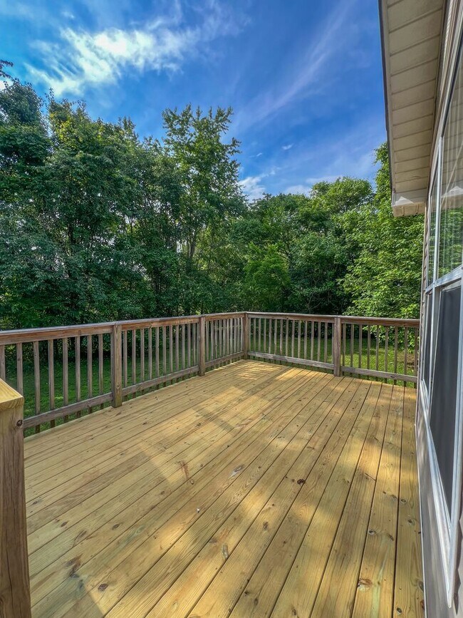 Building Photo - Large Deck and Fenced Backyard!