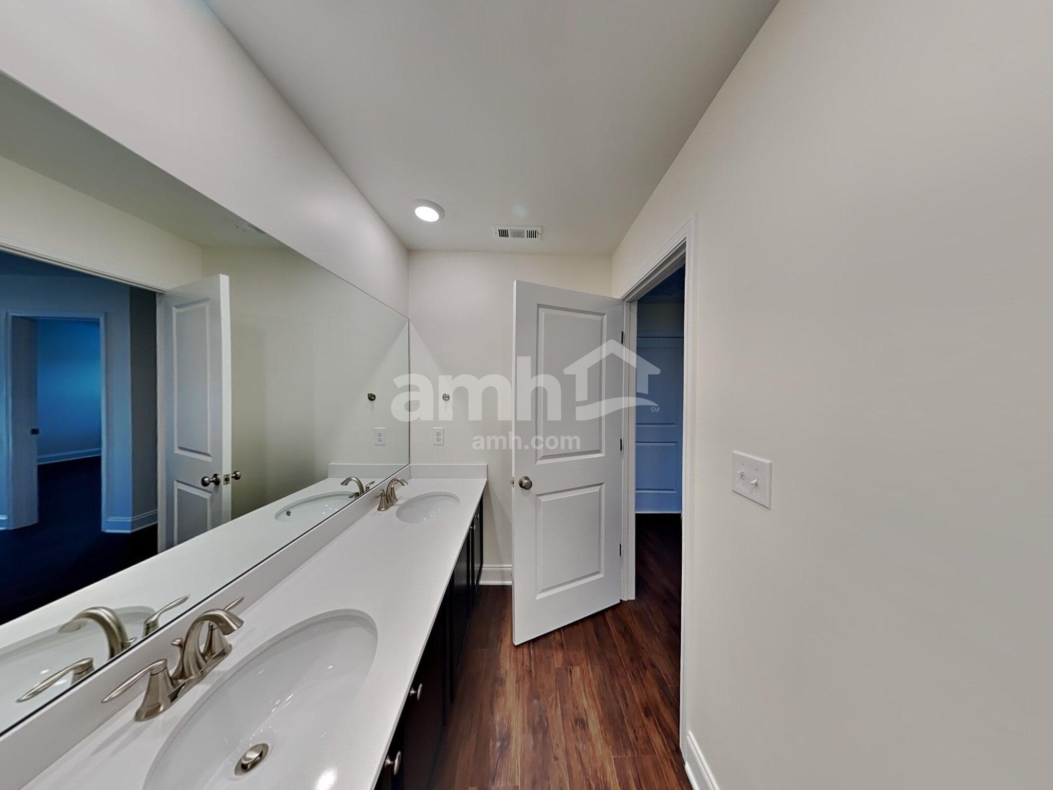 Building Photo - 2104 Williamshire Ln