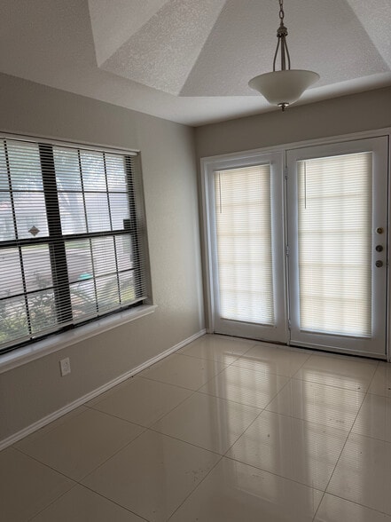 Dining room/Nook - 2201 Umbel St