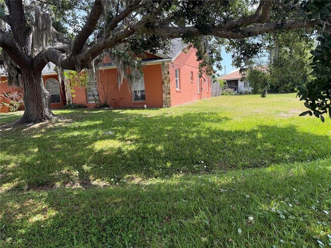 Building Photo - 925 Derbyshire Dr