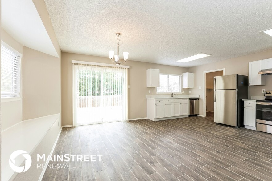 Building Photo - 8011 Chestnut Barr Dr