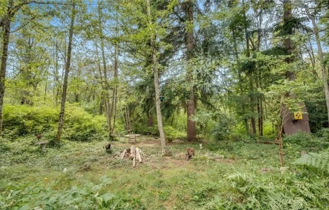 Building Photo - Beautiful 3 Bed 2.5 Bath Everett Home @ a ...