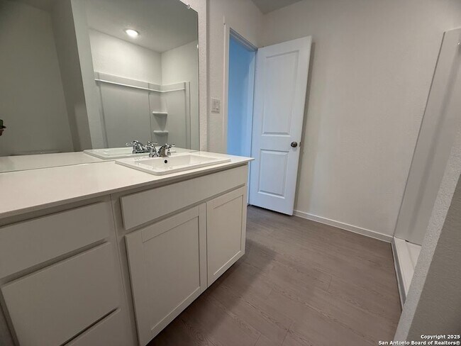 Building Photo - 204 Ottawa Wy