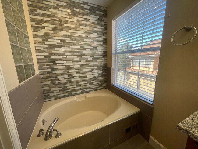 Building Photo - $0 DEPOSIT OPTION. LUXURIOUS 3BED/3.5 BATH...