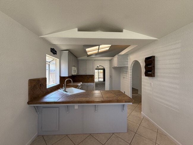 Building Photo - 4-bedroom Single Story home in Ripon!