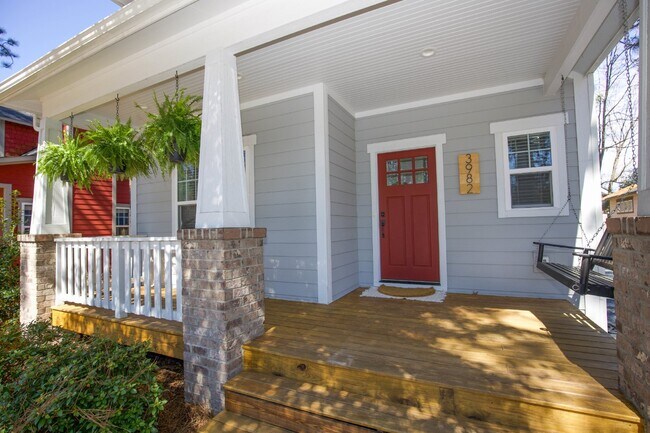 Building Photo - Charming Cottage in DOWNTOWN Southern Pines