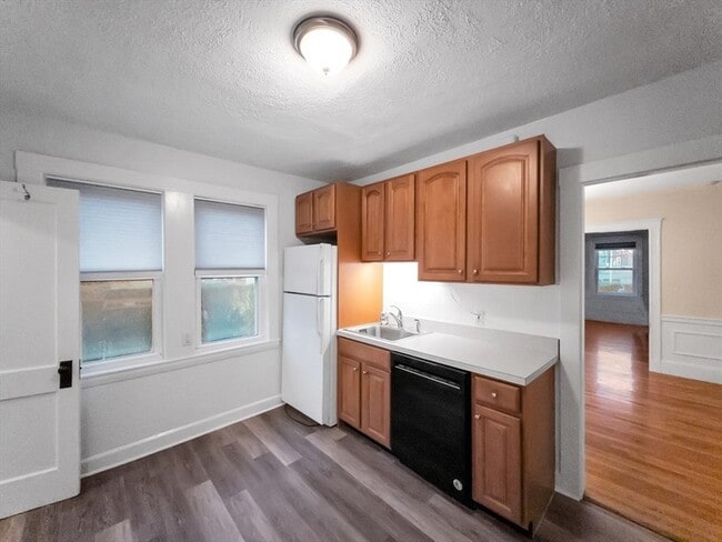 Building Photo - 21 Bradwood St