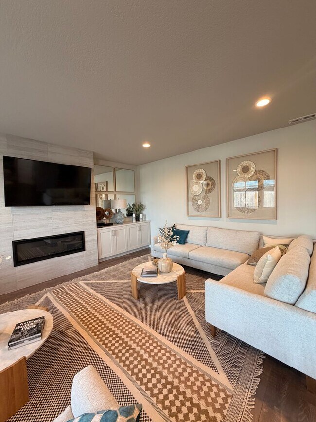 Building Photo - Model home! 4-bed 3-Bath Home on Moon MTN!