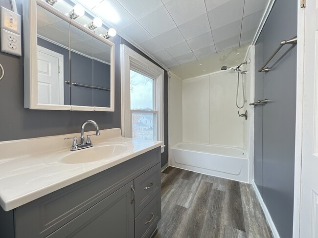 Building Photo - 2443 Division St