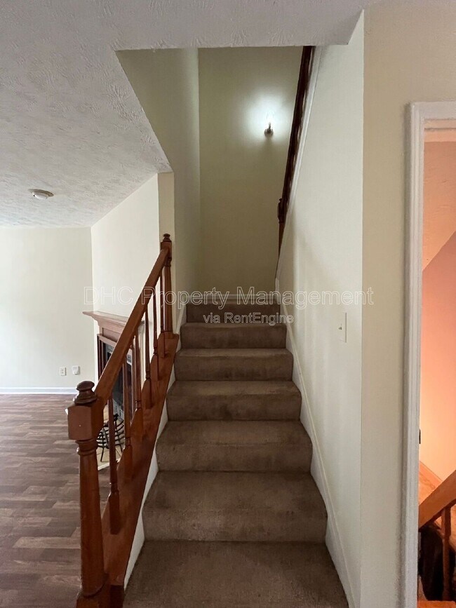 Building Photo - 1183 Red Oak Cove