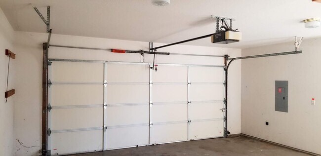 Building Photo - Refreshed and Move in ready 04/20/2026 - 4 bedrooms in Lacey - North Thurston School district.