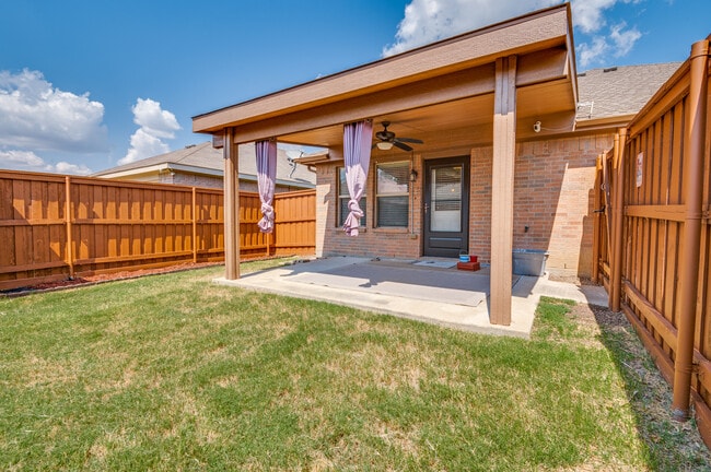 Building Photo - 805 Canyon Pl