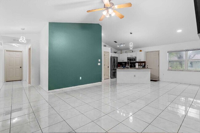 Building Photo - Updated 3BR Home with Fenced Backyard & Great Kitchen