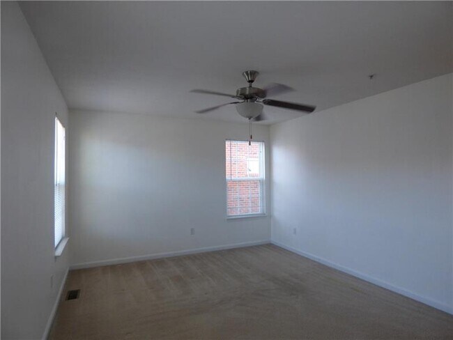 Building Photo - 1820 Rutgers Ln