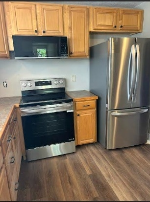 Kitchen Stainless Range and Microwave - Mansion on Mason