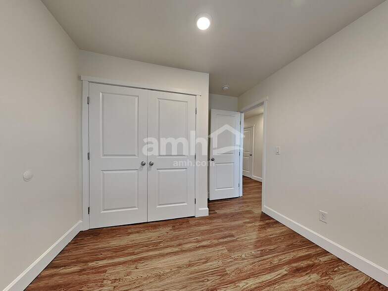 Building Photo - 19211 15th Ave Ct E