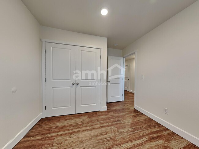 Building Photo - 19211 15th Ave Ct E