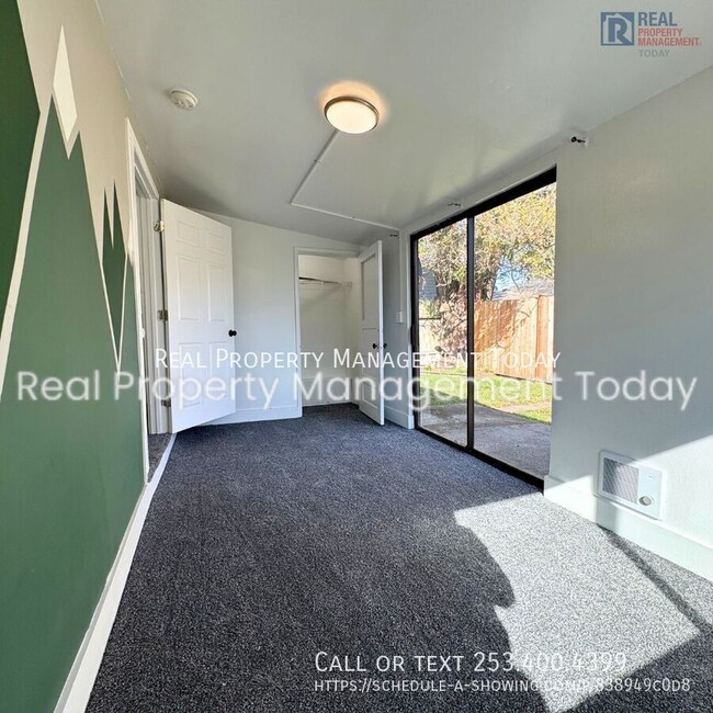 Building Photo - 330 1/2 4th St SE-