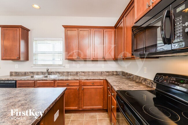 Building Photo - 2045 Kensington Ct