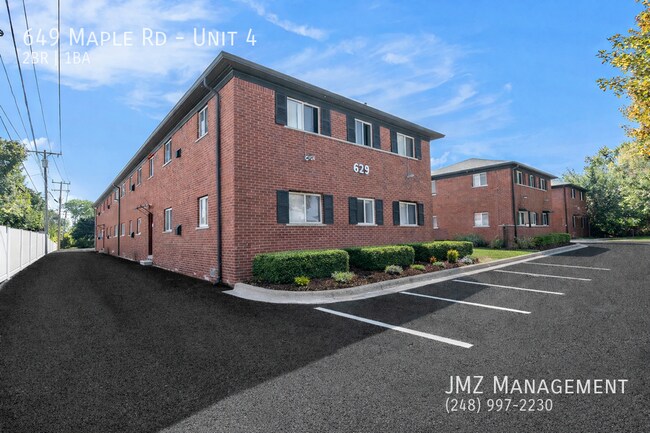 Building Photo - 649 W Maple Rd