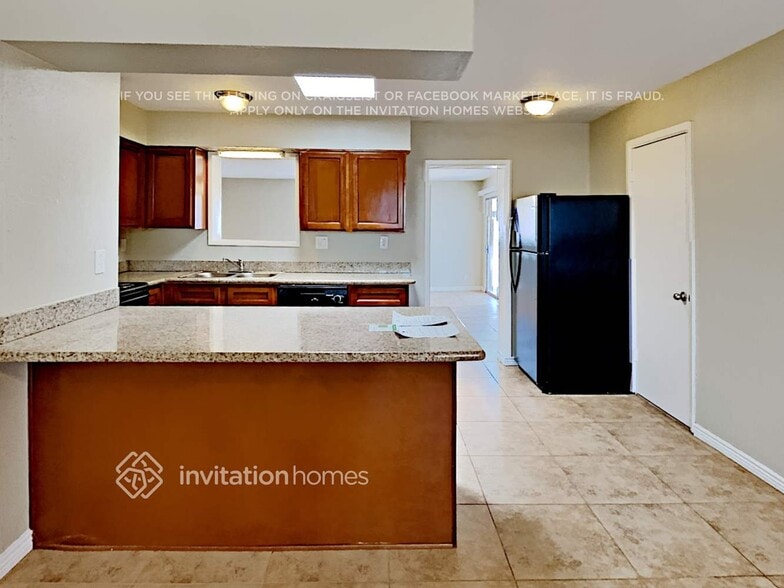 Building Photo - 2226 W Sierra St