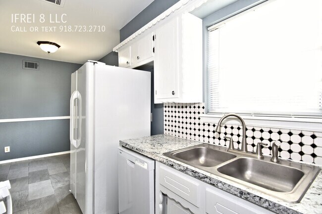 Building Photo - 12610 E 18th Pl