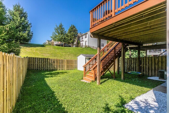 Building Photo - Twin Arch