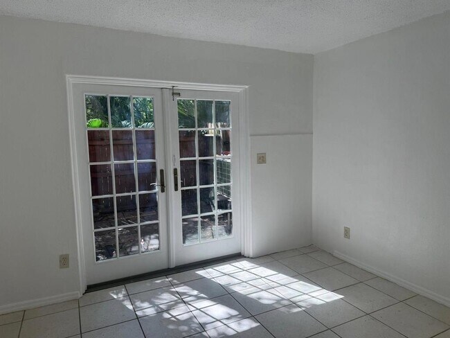 Building Photo - 3251 SW 44th St