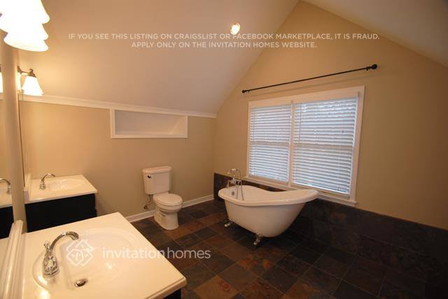 Building Photo - 2170 Memorial Dr SE