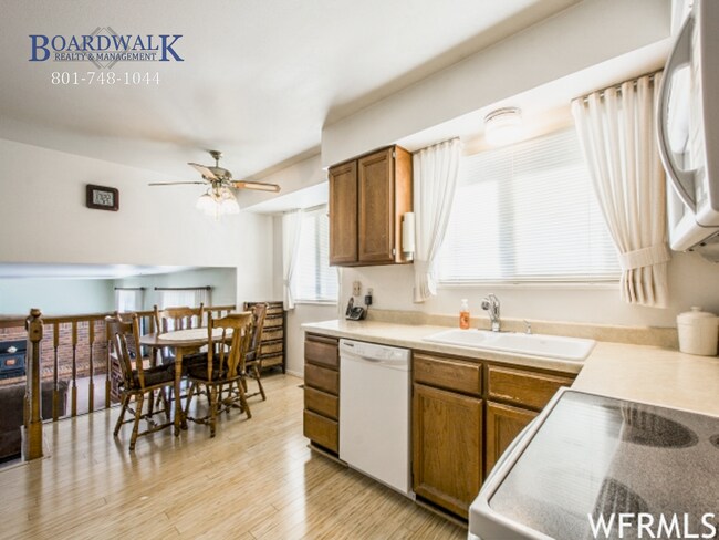Building Photo - Updated 5-Bedroom Home in Sandy