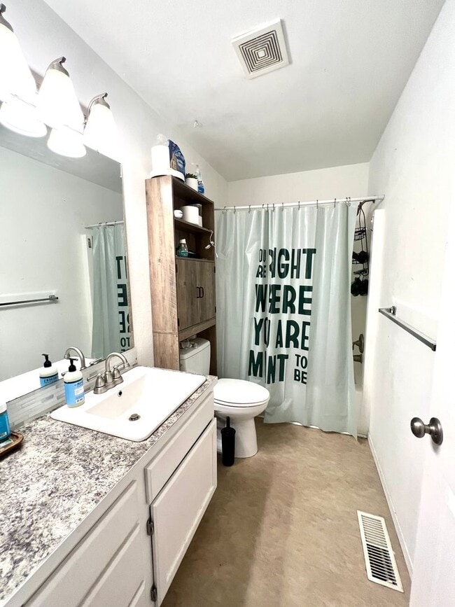 Building Photo - Remodeled 3-Bedroom Duplex Home in North G...
