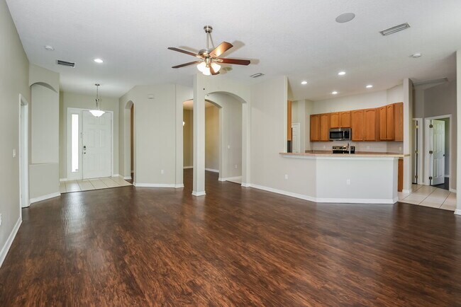 Building Photo - 1752 Southern Oak Loop