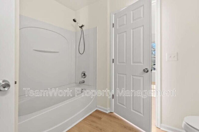 Building Photo - 131 Boone St