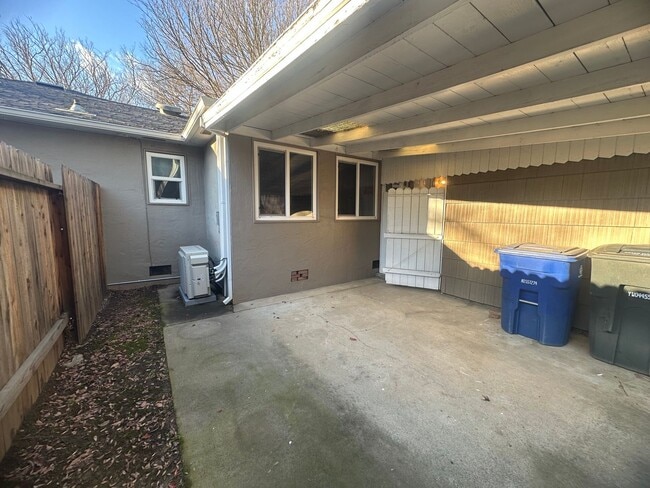 Building Photo - 4767001 /65T