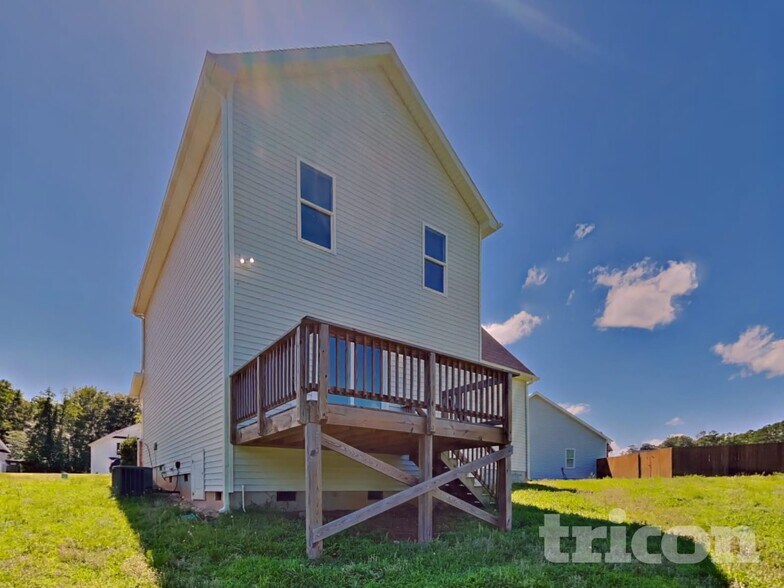 Building Photo - 129 Seedling Ct